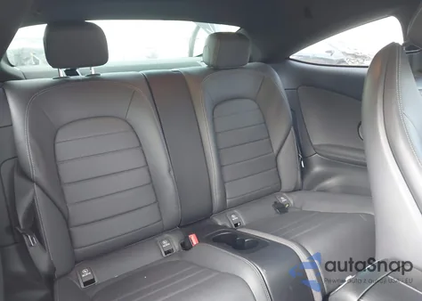 2019 Mercedes-Benz C 300 4Matic z USA, uszkodzony, nr VIN WDDWJ8EB6KF843917